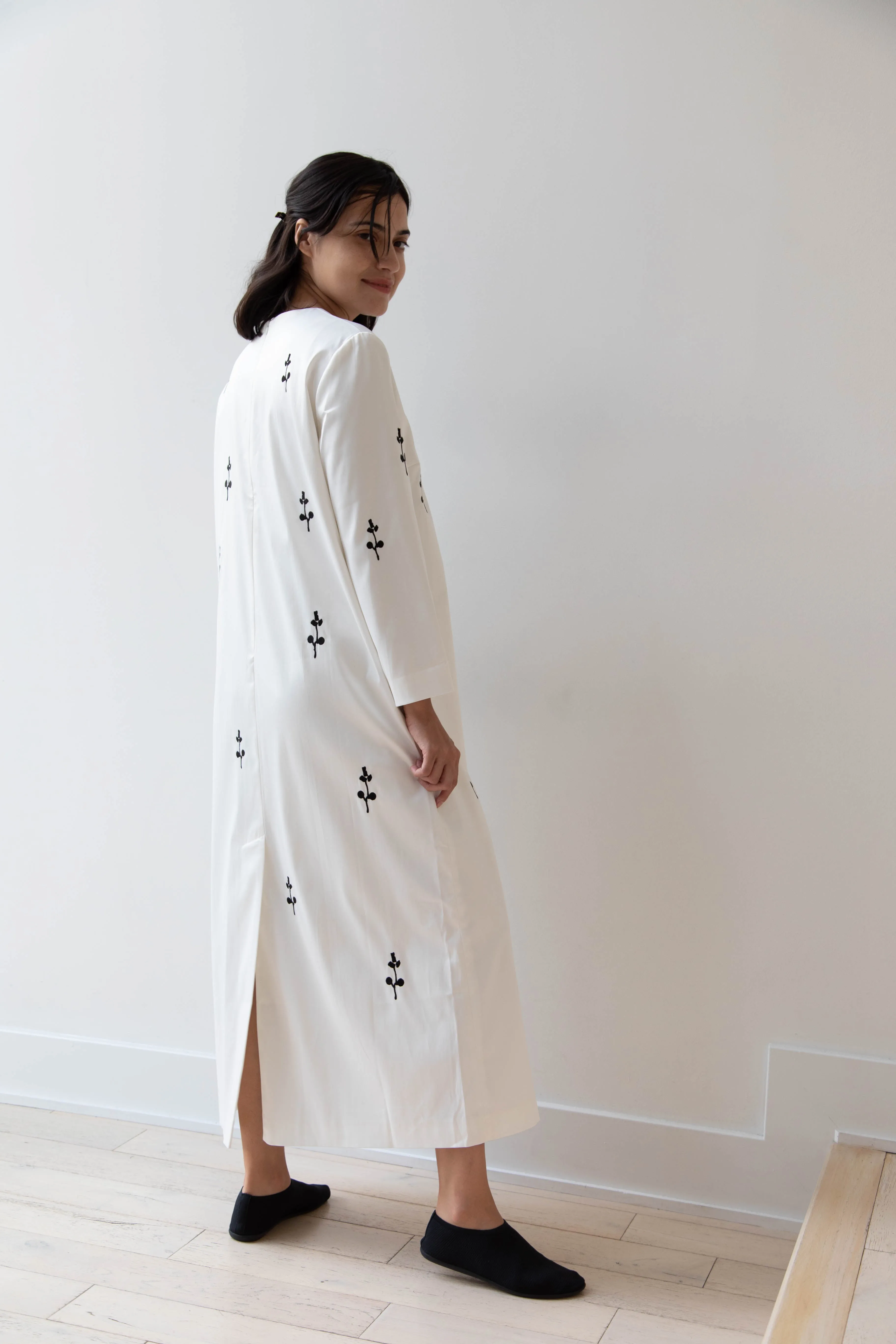 Delegan | Ivory Dress with Embroidery